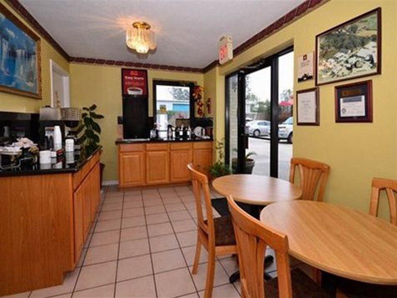 Econo Lodge Houston Brookhollow Restaurant foto